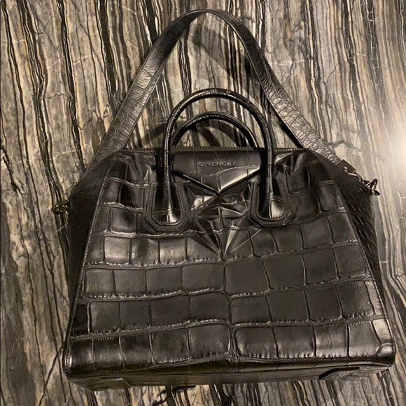 Givenchy Handbags - Givenchy medium Antigona bag in croc style leather